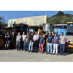 Distrito de Bateias recebe cinco novos equipamentos para asfaltar ruas e estradas